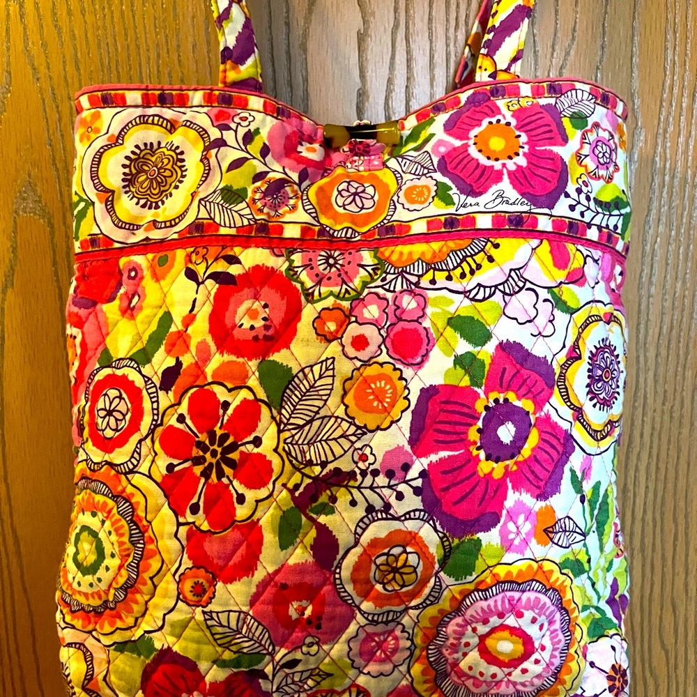 Vera Bradley Floral Clementine Tote with Toggle closure.